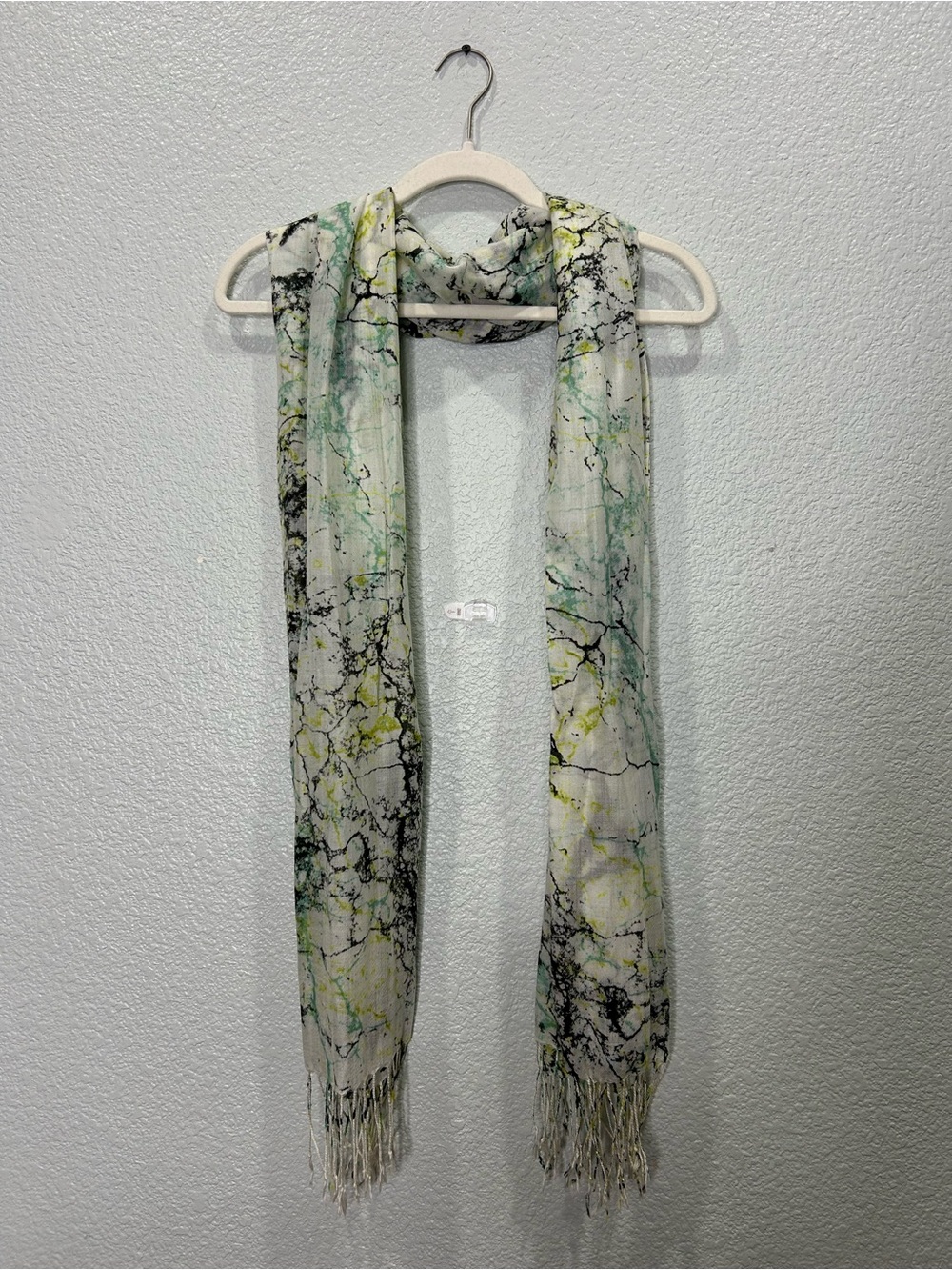 Lightweight Marble-Print Scarf in White and Green
